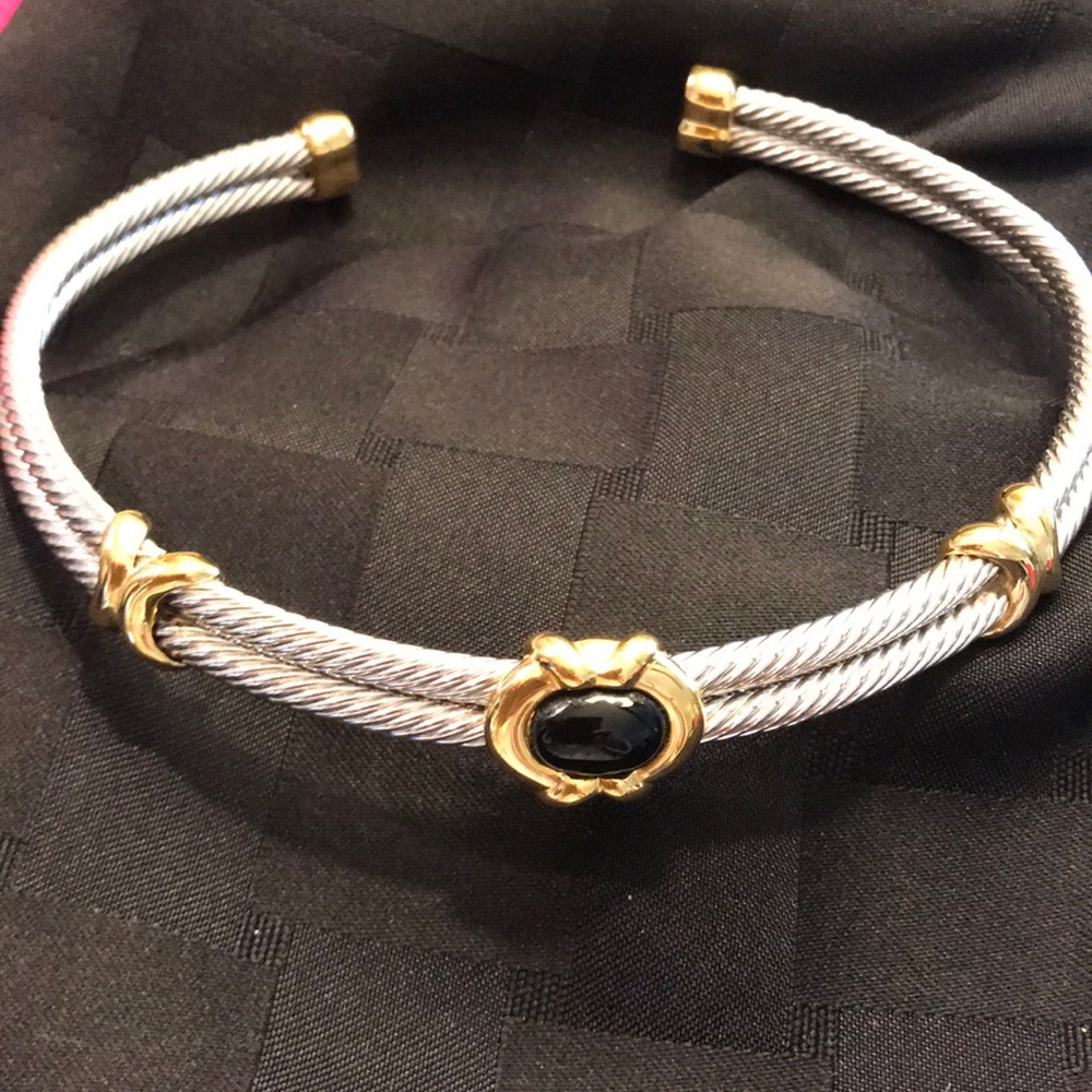 Choker style necklace